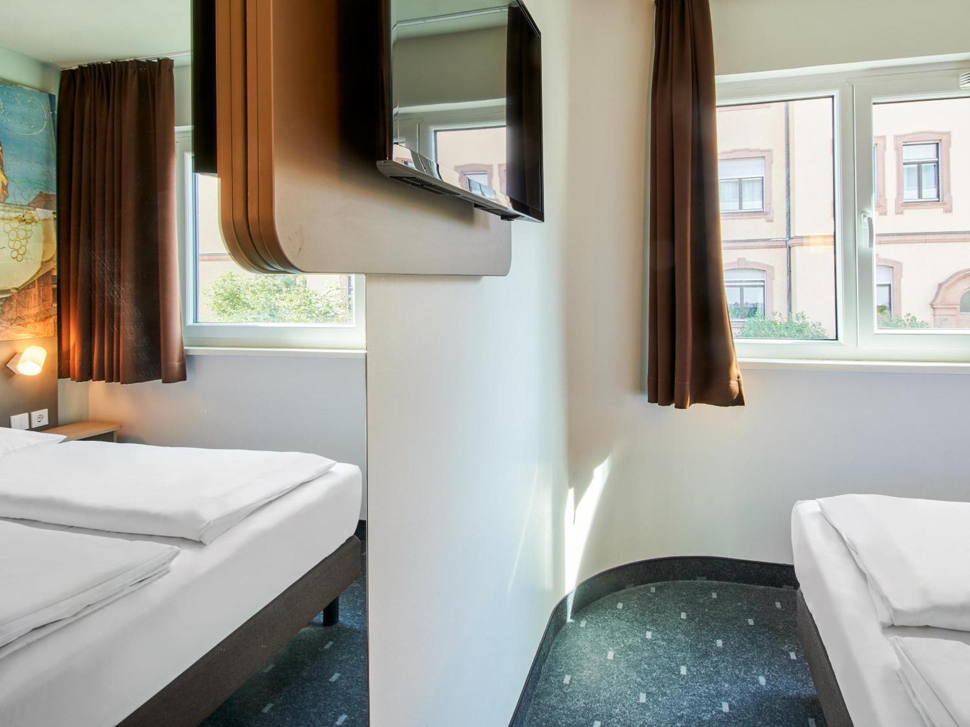 B&B Hotel Wuerzburg-City Exterior photo